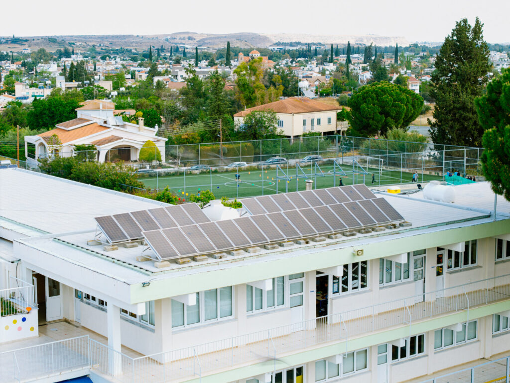 &Epsilon;&kappa;&sigma;&upsilon;&gamma;&chi;&rho;&omicron;&nu;ί&zeta;&omicron;&nu;&tau;&alpha;&iota; 25 &delta;&eta;&mu;ό&sigma;&iota;&alpha; &sigma;&chi;&omicron;&lambda;&epsilon;ί&alpha; &mu;έ&sigma;&omega; &tau;&omicron;&upsilon; &Pi;&rho;&omicron;&gamma;&rho;ά&mu;&mu;&alpha;&tau;&omicron;&sigmaf; &laquo;&Theta;&Alpha;&lambda;&Epsilon;&Iota;&Alpha;2021-2027&raquo;