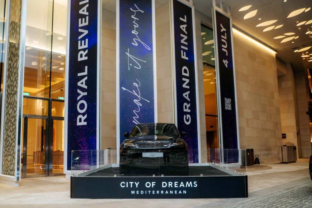City of Dreams Mediterranean: &Mu;&epsilon;&gamma;ά&lambda;&omicron;&sigmaf; &tau;&epsilon;&lambda;&iota;&kappa;ό&sigmaf; &gamma;&iota;&alpha; &tau;&omicron; Royal Reveal &sigma;&tau;&iota;&sigmaf; 4 &Iota;&omicron;&upsilon;&lambda;ί&omicron;&upsilon; &mu;&epsilon; έ&pi;&alpha;&theta;&lambda;&omicron; έ&nu;&alpha; Range Rover Evoque