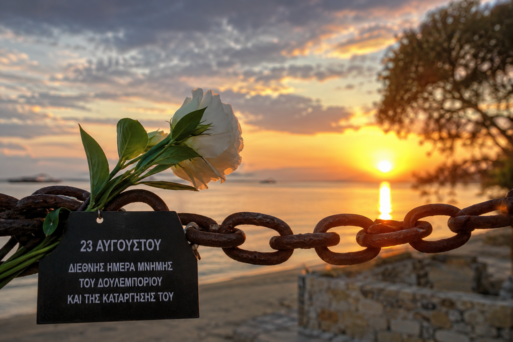 23 &Alpha;&upsilon;&gamma;&omicron;ύ&sigma;&tau;&omicron;&upsilon;: &Eta; &eta;&mu;έ&rho;&alpha; &pi;&omicron;&upsilon; &theta;&upsilon;&mu;ί&zeta;&epsilon;&iota; &mu;&iota;&alpha; &alpha;&pi;ό &tau;&iota;&sigmaf; &sigma;&kappa;&omicron;&tau;&epsilon;&iota;&nu;ό&tau;&epsilon;&rho;&epsilon;&sigmaf; &sigma;&epsilon;&lambda;ί&delta;&epsilon;&sigmaf; &tau;&eta;&sigmaf; &alpha;&nu;&theta;&rho;ώ&pi;&iota;&nu;&eta;&sigmaf; &iota;&sigma;&tau;&omicron;&rho;ί&alpha;&sigmaf;