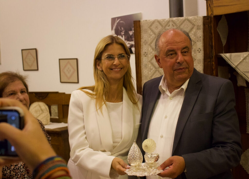 44&omicron; &Phi;&Epsilon;&Sigma;&Tau;&Iota;&Beta;&Alpha;&Lambda; &Lambda;&Epsilon;&Upsilon;&Kappa;&Alpha;&Rho;&Omega;&Nu;: &Tau;&alpha; &Lambda;&epsilon;ύ&kappa;&alpha;&rho;&alpha; &tau;ί&mu;&eta;&sigma;&alpha;&nu; έ&nu;&alpha;&nu; &delta;&iota;&kappa;ό &tau;&omicron;&upsilon;&sigmaf; ά&nu;&theta;&rho;&omega;&pi;&omicron; &ndash; &Tau;&omicron; ό&nu;&omicron;&mu;&alpha; &tau;&omicron;&upsilon; &Sigma;ά&beta;&beta;&alpha; &Xi;&epsilon;&nu;&omicron;&phi;ώ&nu;&tau;&omicron;&sigmaf; &sigma;&tau;&omicron; &Kappa;έ&nu;&tau;&rho;&omicron; &Chi;&epsilon;&iota;&rho;&omicron;&tau;&epsilon;&chi;&nu;ί&alpha;&sigmaf; &Lambda;&epsilon;&upsilon;&kappa;ά&rho;&omega;&nu;