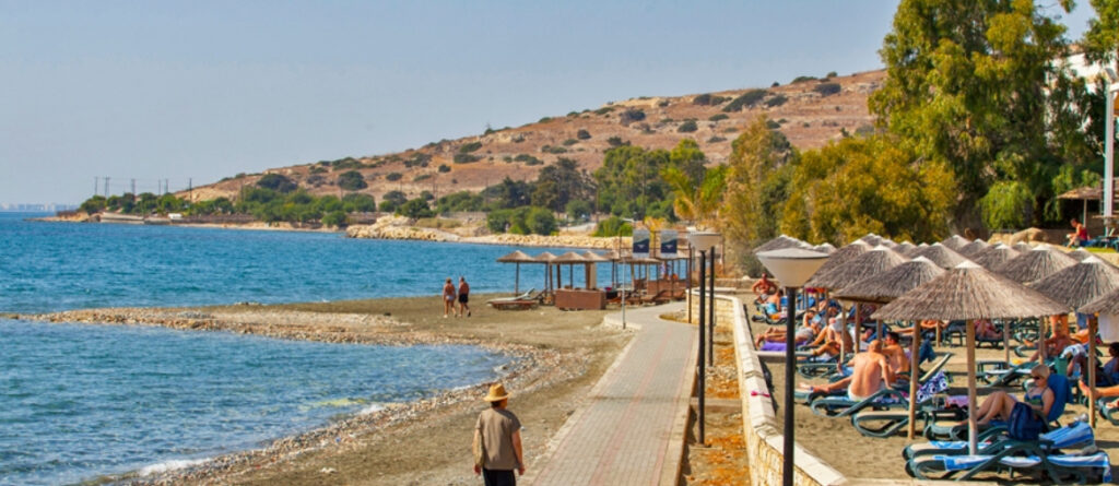 &Pi;&alpha;&rho;&alpha;&lambda;ί&alpha; &Alpha;&gamma;ί&alpha;&sigmaf; &Beta;&alpha;&rho;&beta;ά&rho;&alpha;&sigmaf;: &Epsilon;&kappa;&epsilon;ί ό&pi;&omicron;&upsilon; &tau;&omicron; &mu;&pi;ά&nu;&iota;&omicron; &sigma;&upsilon;&nu;&alpha;&nu;&tau;ά &tau;&eta;&nu; &alpha;&rho;&chi;&alpha;ί&alpha; &iota;&sigma;&tau;&omicron;&rho;ί&alpha; &tau;&eta;&sigmaf; &Alpha;&mu;&alpha;&theta;&omicron;ύ&nu;&tau;&alpha;&sigmaf;