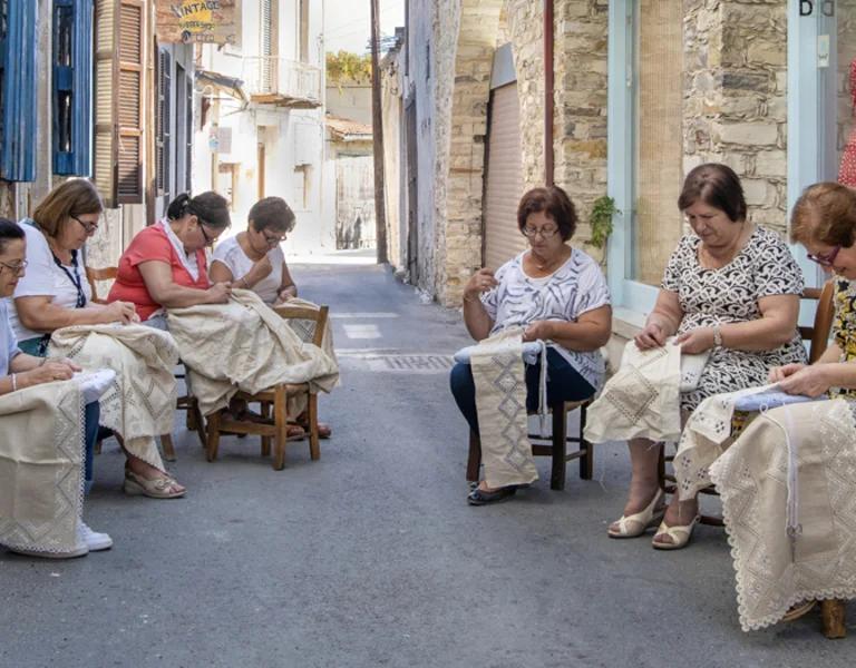 &Lambda;&epsilon;&upsilon;&kappa;&alpha;&rho;ί&tau;&iota;&kappa;&omicron; &kappa;έ&nu;&tau;&eta;&mu;&alpha;: &Eta; &kappa;&upsilon;&pi;&rho;&iota;&alpha;&kappa;ή &tau;έ&chi;&nu;&eta; &pi;&omicron;&upsilon; &tau;&alpha;&xi;ί&delta;&epsilon;&psi;&epsilon; &sigma;&tau;&omicron;&nu; &kappa;ό&sigma;&mu;&omicron;