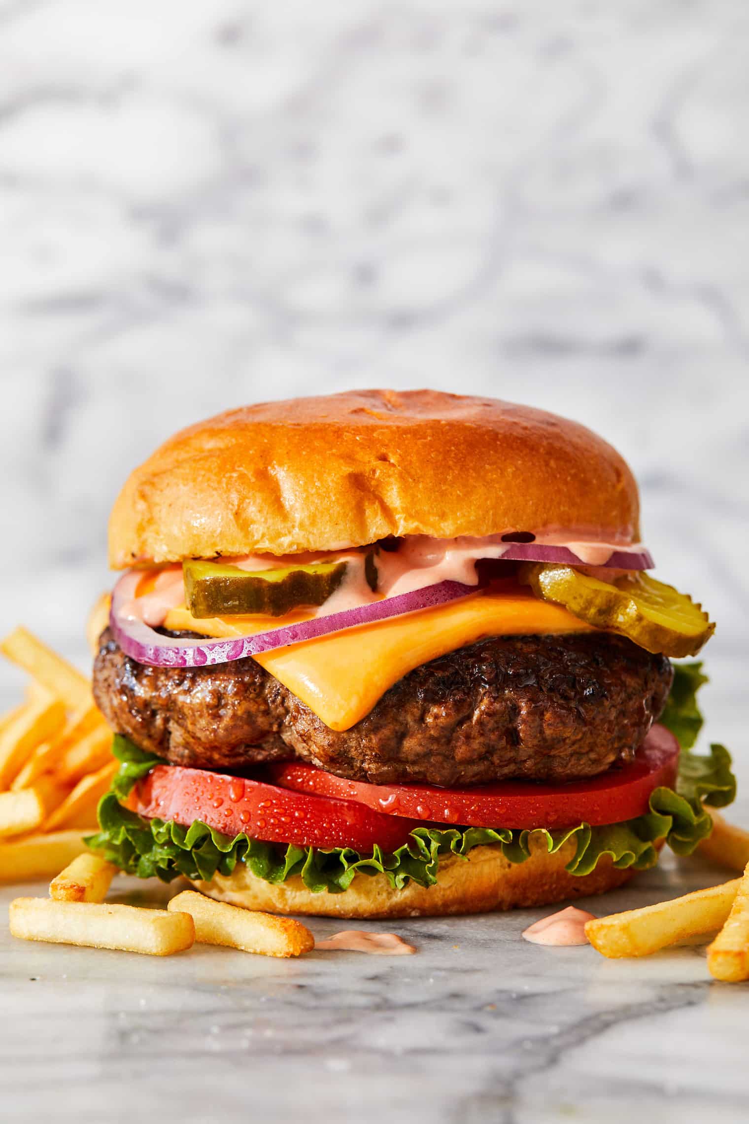 Ημέρα Cheeseburger: Η αμερικανική γιορτή που στην Κύπρο αποκτά άρωμα χαλλουμιού Ημέρα Cheeseburger: Η αμερικανική γιορτή που στην Κύπρο αποκτά άρωμα χαλλουμιού