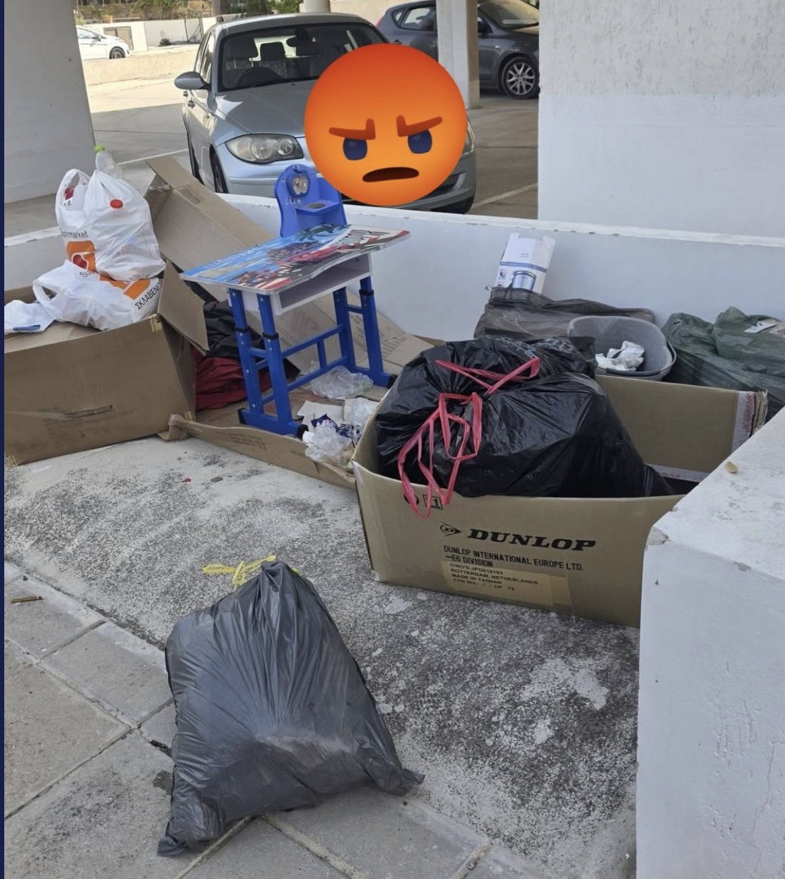 Σκουπίδια παραμένουν για δέκα ημέρες σε πεζοδρόμια της Έγκωμης Σκουπίδια παραμένουν για δέκα ημέρες σε πεζοδρόμια της Έγκωμης