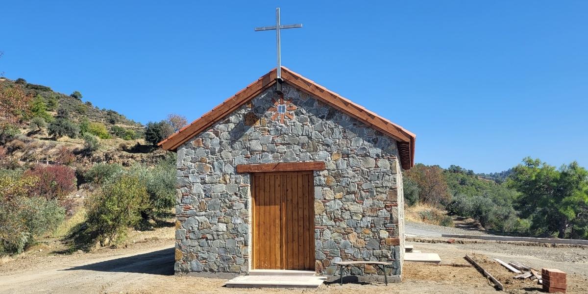 Ένα πανέμορφο παρεκκλήσι αφιερωμένο στην Παναγία του Κουμνιού στη Βαβατσινιά που αξίζει να επισκεφθείς Ένα πανέμορφο παρεκκλήσι αφιερωμένο στην Παναγία του Κουμνιού στη Βαβατσινιά που αξίζει να επισκεφθείς
